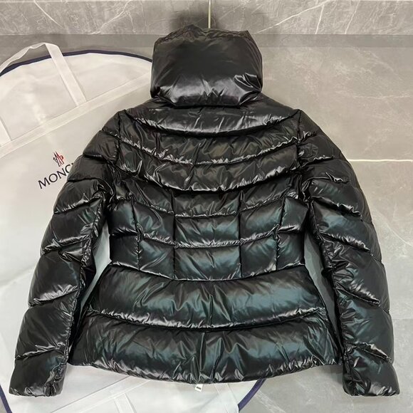 Women's Moncler Short Down Jacket Size M - Picture 9 of 10